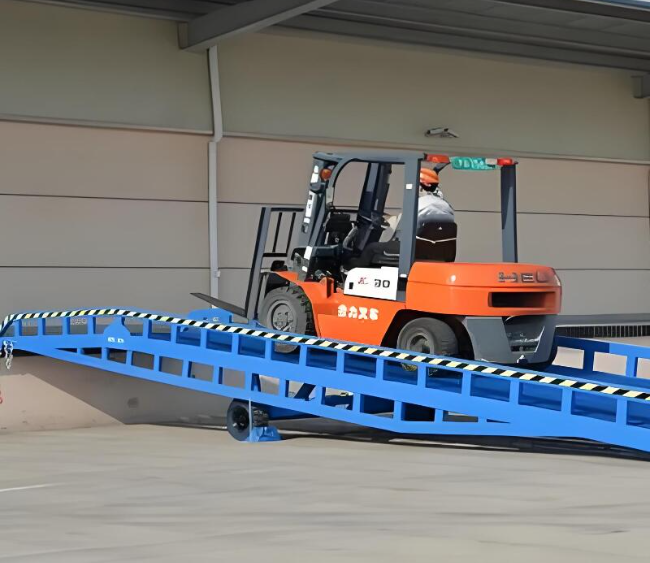 石河子移动式卸货平台（叉车用）